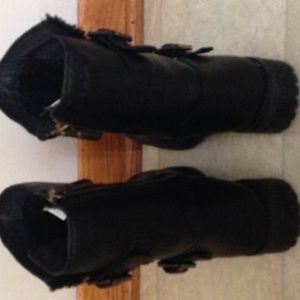 Ugg Short Leather Black Boots size 9